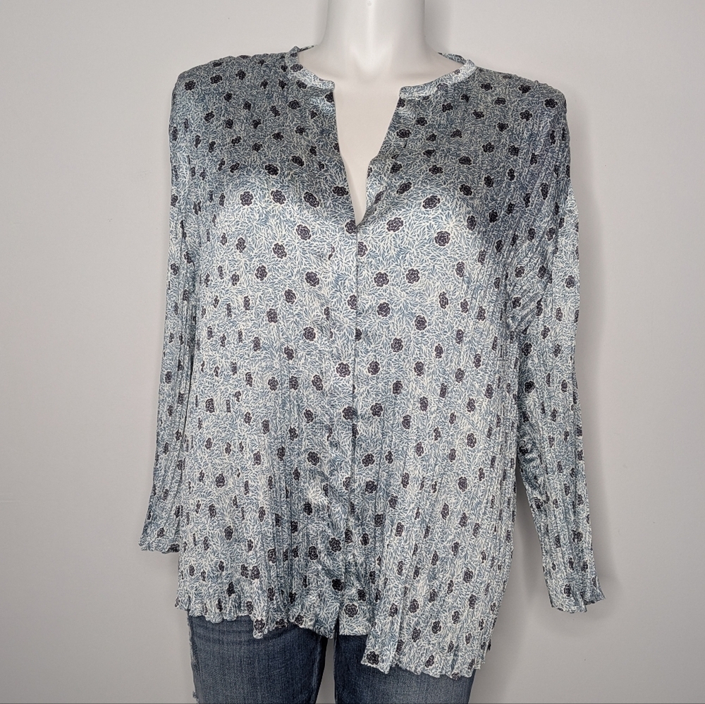 Vince Camellia Blue White Floral Satin Pleated Long Sleeve Button Up 3X